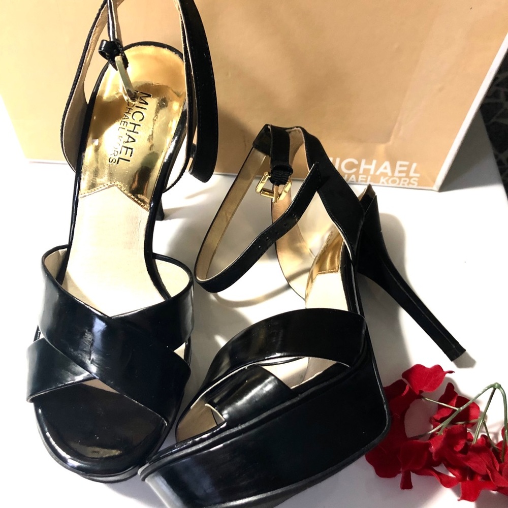 Happiest holiday’s sale 🎁Michael kors sandal🎁